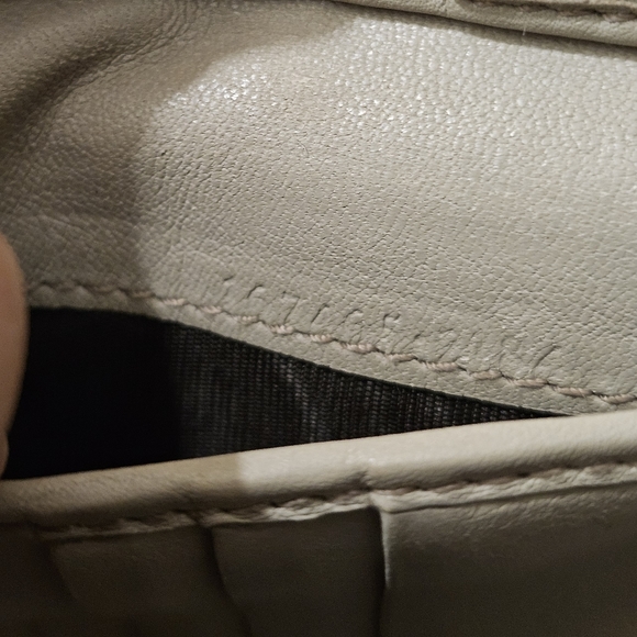 Authentic Gucci wallet with bow - Picture 6 of 13